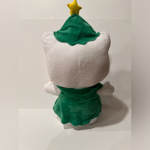 Hello Kitty Greeter As Christmas Tree - Picture 4 of 5